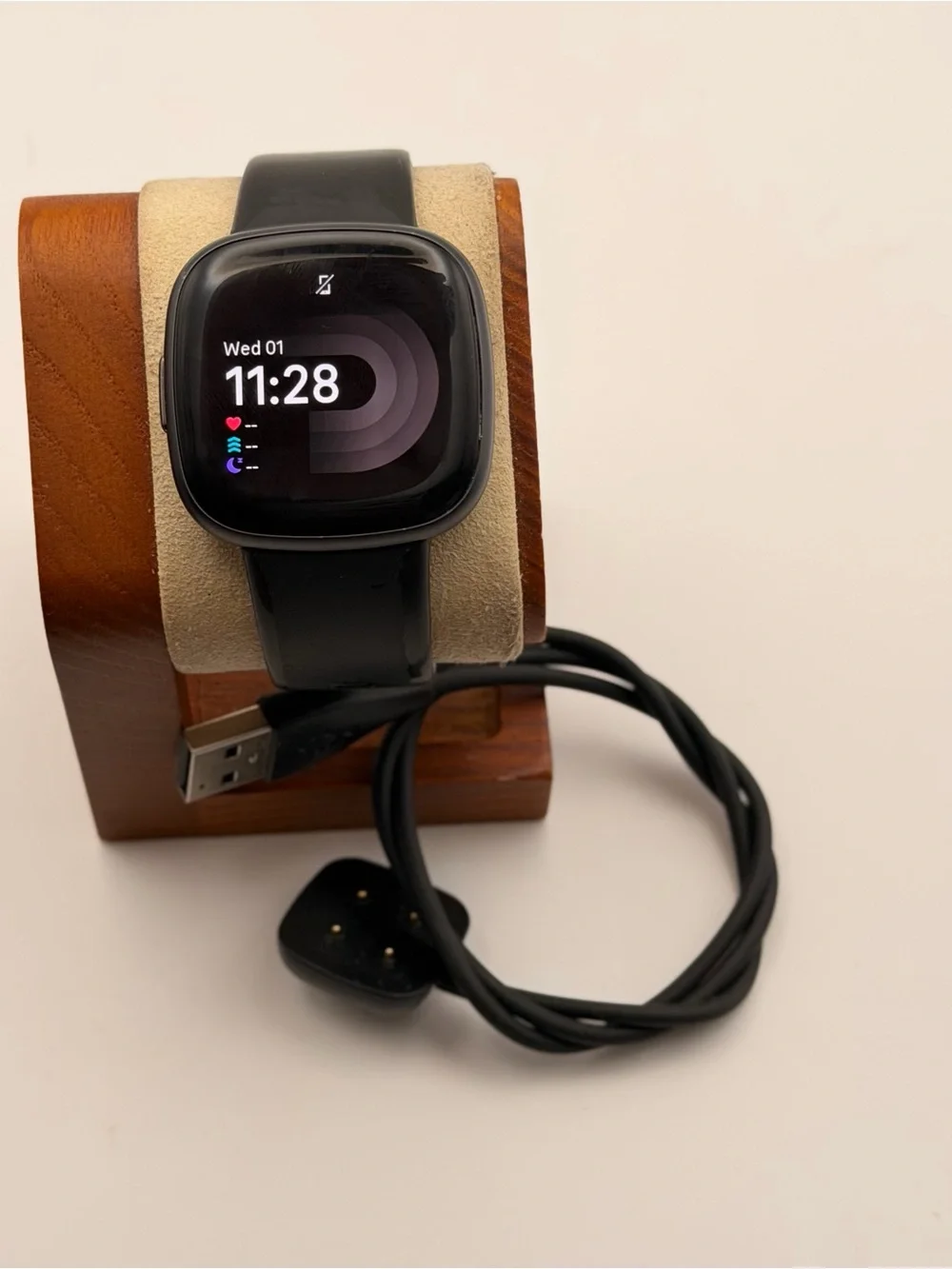 Fitbit Versa 4, Tested, Very Good, Charger Included, Black, Smartwatch